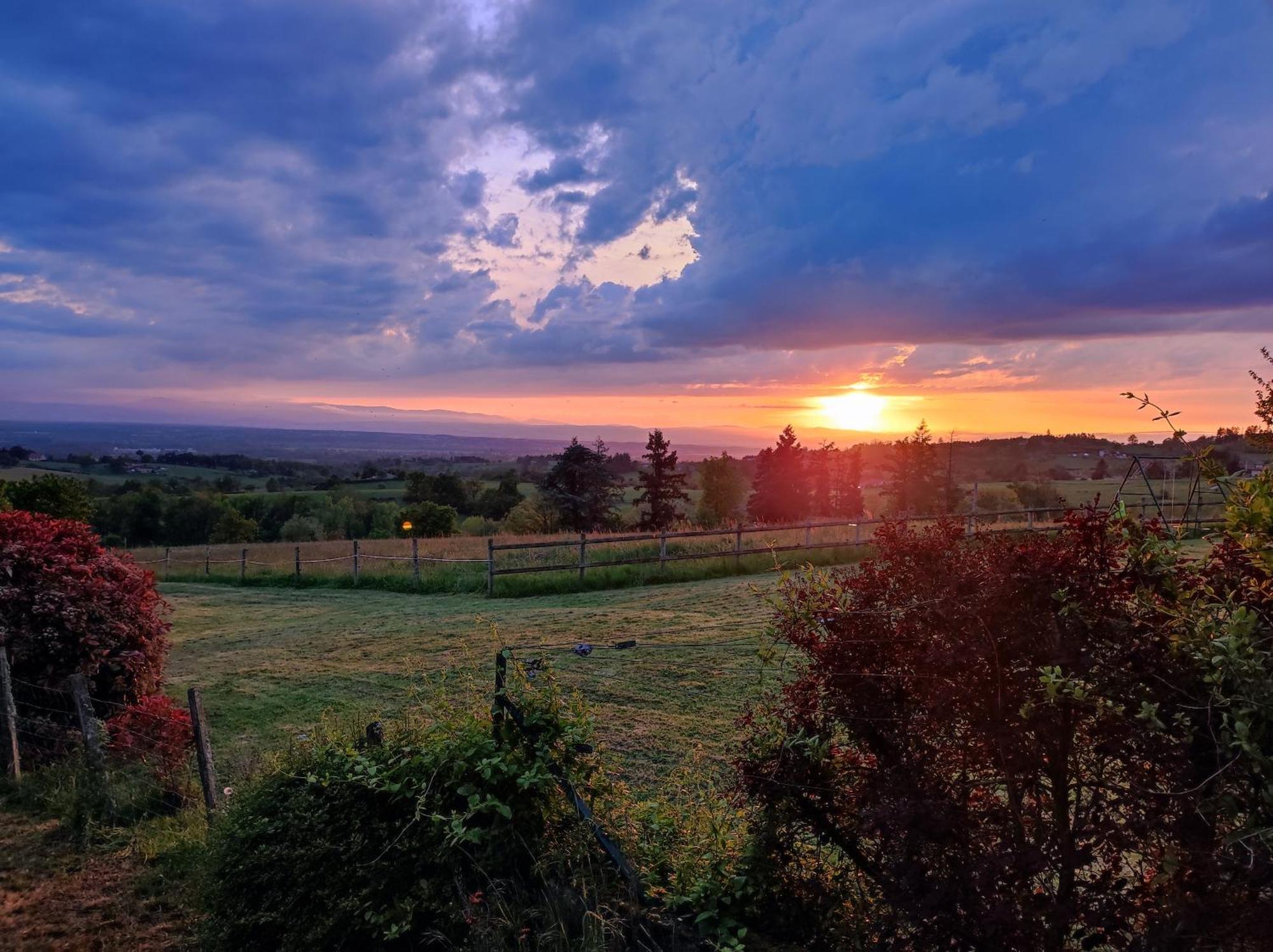 Maison De Campagne Vue Panoramique Rozier-en-Donzy Eksteriør billede